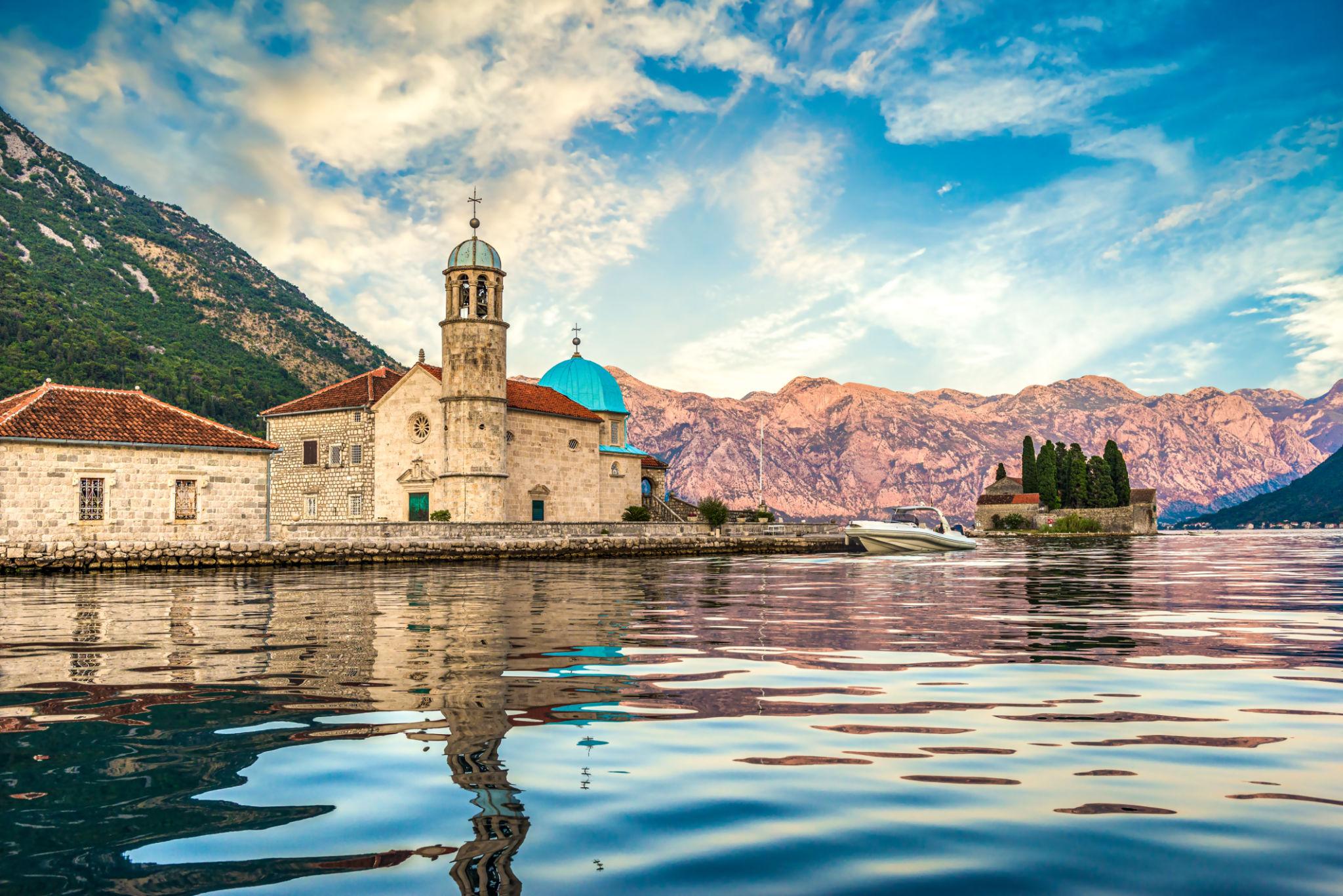 Perast Travel Guide: Best Things to Do, Where to Stay & Tips